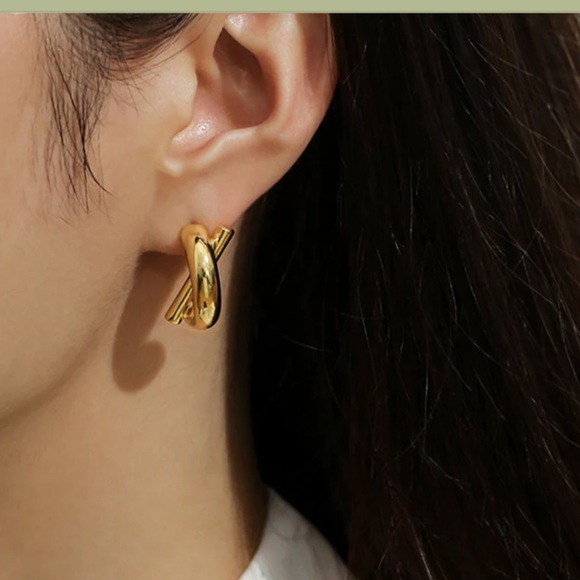 BHELMI NEW
Cupid Love Earrings - Picture 2 of 4